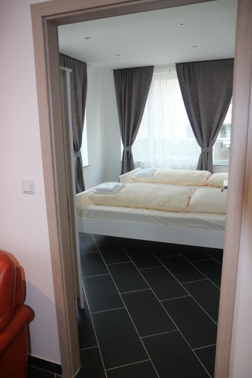 Homestay Agency Mittelfeld *