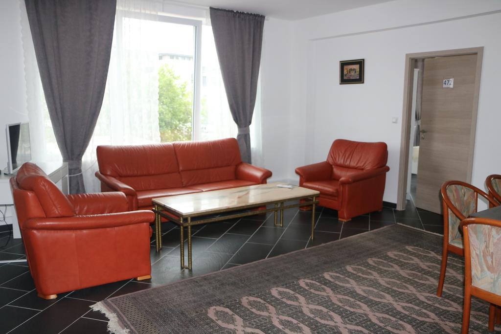 Homestay Agency Mittelfeld